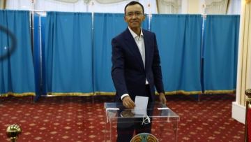 Маулен Ашимбаев проголосовал на выборах депутатов Курултая