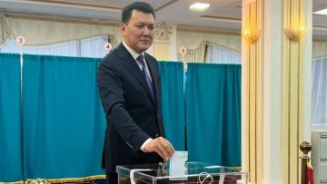 Ерлан Карин проголосовал на выборах депутатов Курултая