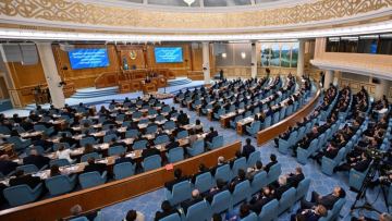 Депутаты первого в истории созыва Курултая начали приносить присягу