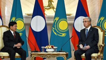 Президенты Казахстана и Лаоса провели переговоры в узком составе