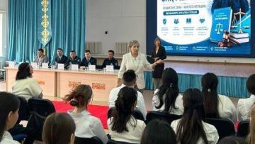 «Закон и порядок»: об интернет-угрозах рассказали подросткам в Астане