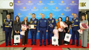 В столице наградили военных летчиков