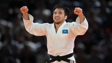 Олимпийский чемпион Парижа Елдос Сметов досрочно победил первого соперника на Азиаде