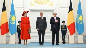 В Акорде проходит официальная церемония встречи Короля бельгийцев и Королевы Матильды