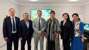 Бабушка, родители  и внуки на одной сцене