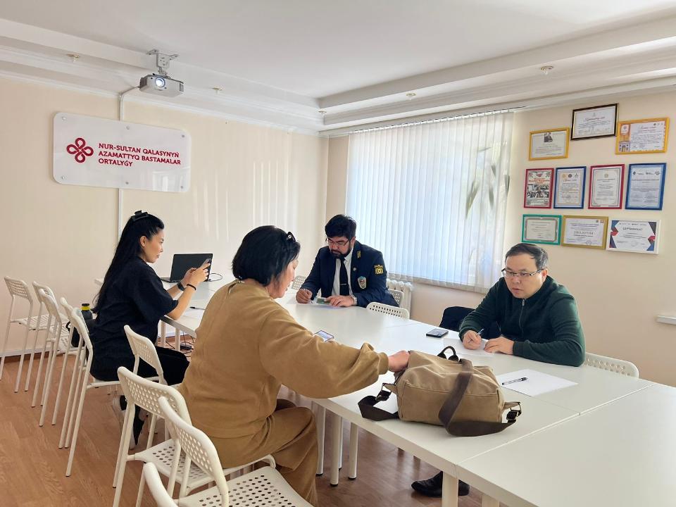 Правовые консультации провели для жителей столицы