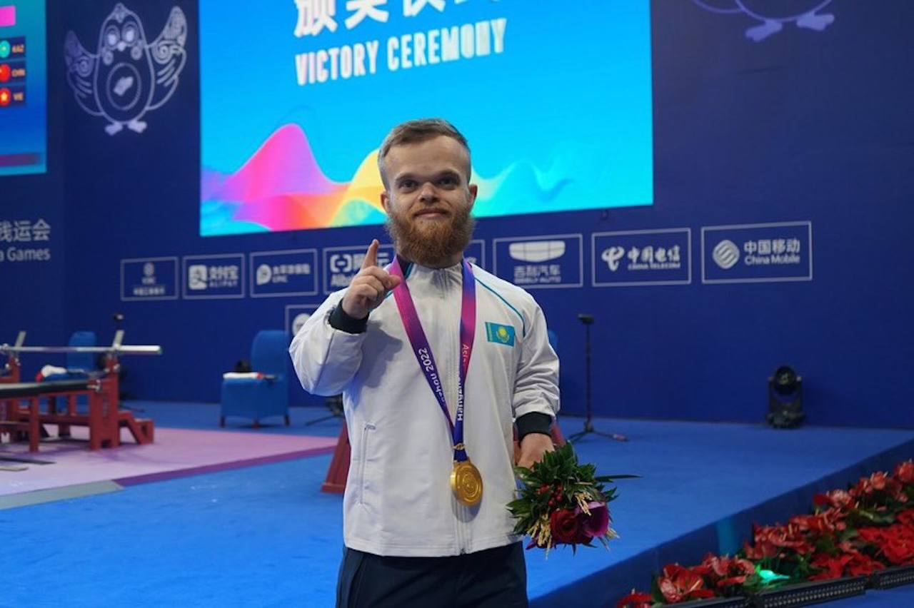 Президент Касым-Жомарт Токаев поздравил двукратного чемпиона Паралимпийских игр Давида Дегтярева