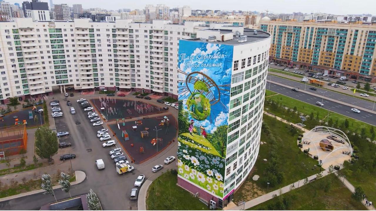 В Астане появился 40-метровый мурал, посвященный экоакции «Таза Қазақстан»