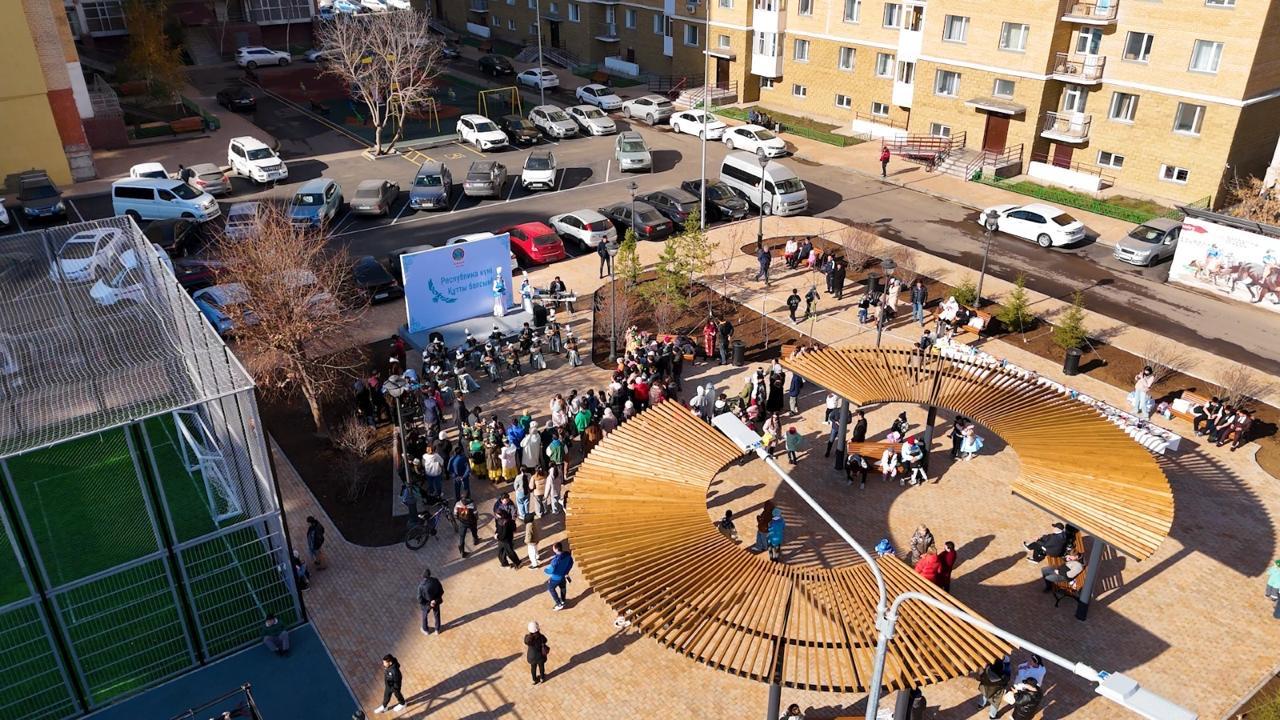 Новый двор обустроили на месте ветхих домов в районе Байконыр