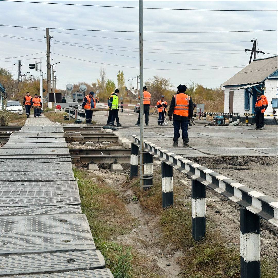 Железнодорожный переезд в районе «Байконыр» закрыли на ремонт
