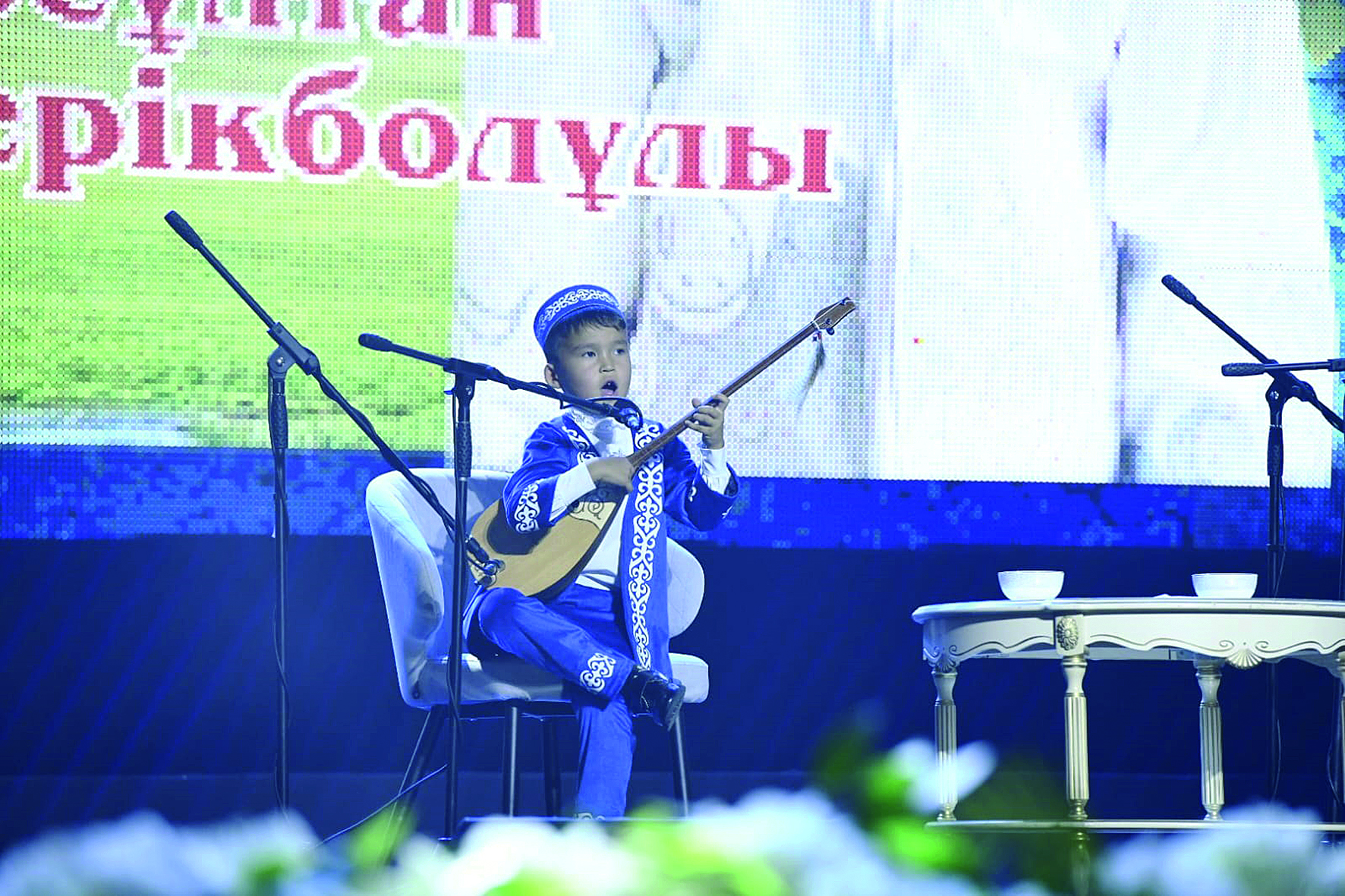Айтыс между Астаной и Алматы