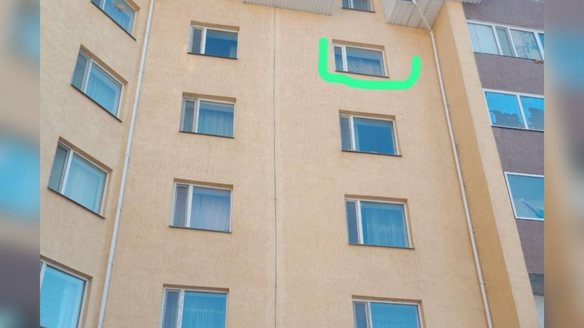 В Акмолинской области трехлетнюю девочку оставили одну в квартире с открытым окном