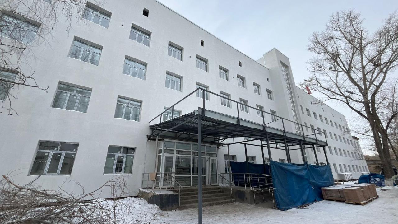 В 65-летнем здании больницы №3 впервые проходит капремонт