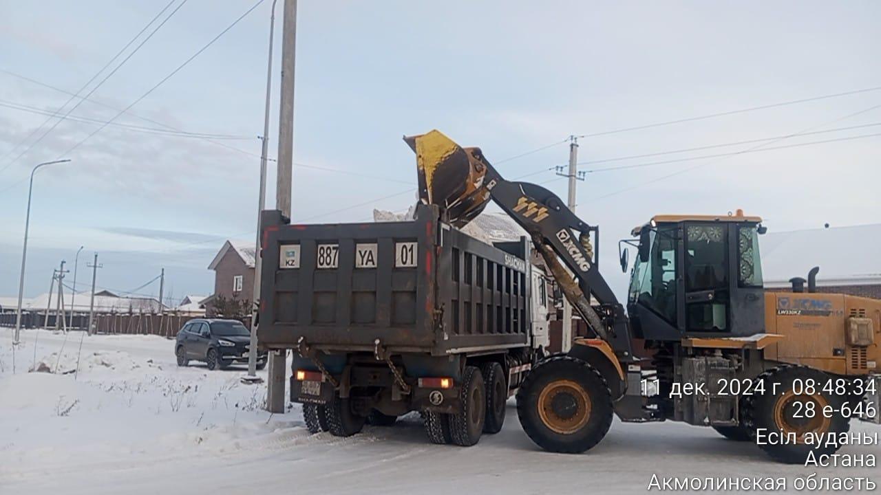 В дневную смену на уборку снега в столице вышли более 2,7 тыс. дорожных рабочих