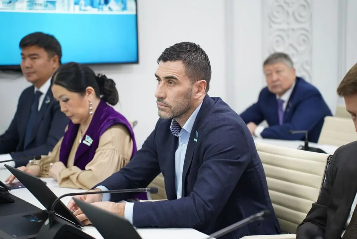 Благодаря молодежи формируется мнение о нашей стране - Давид Лория