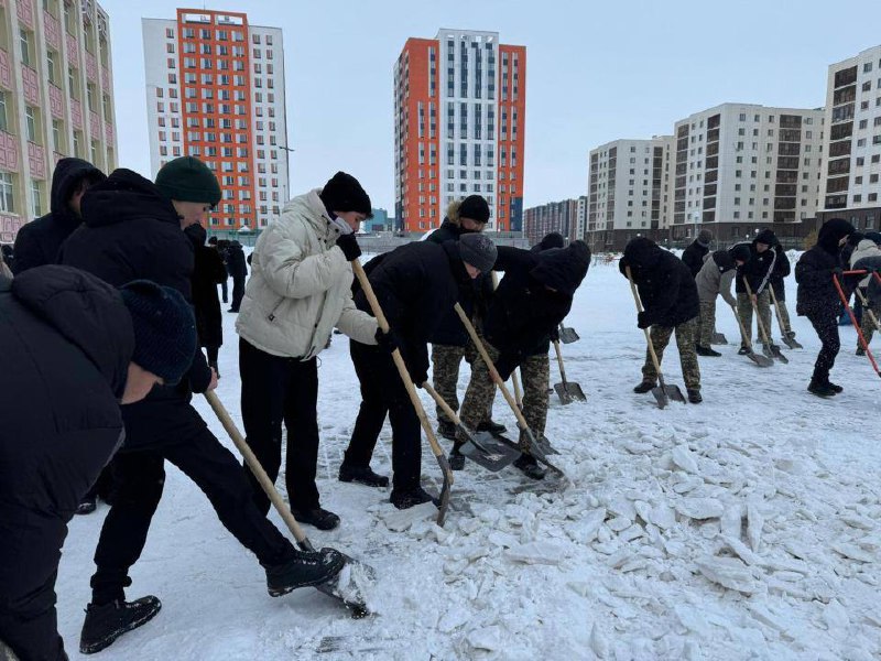 «Қар десанттары»: как учащиеся столицы заботятся о чистоте