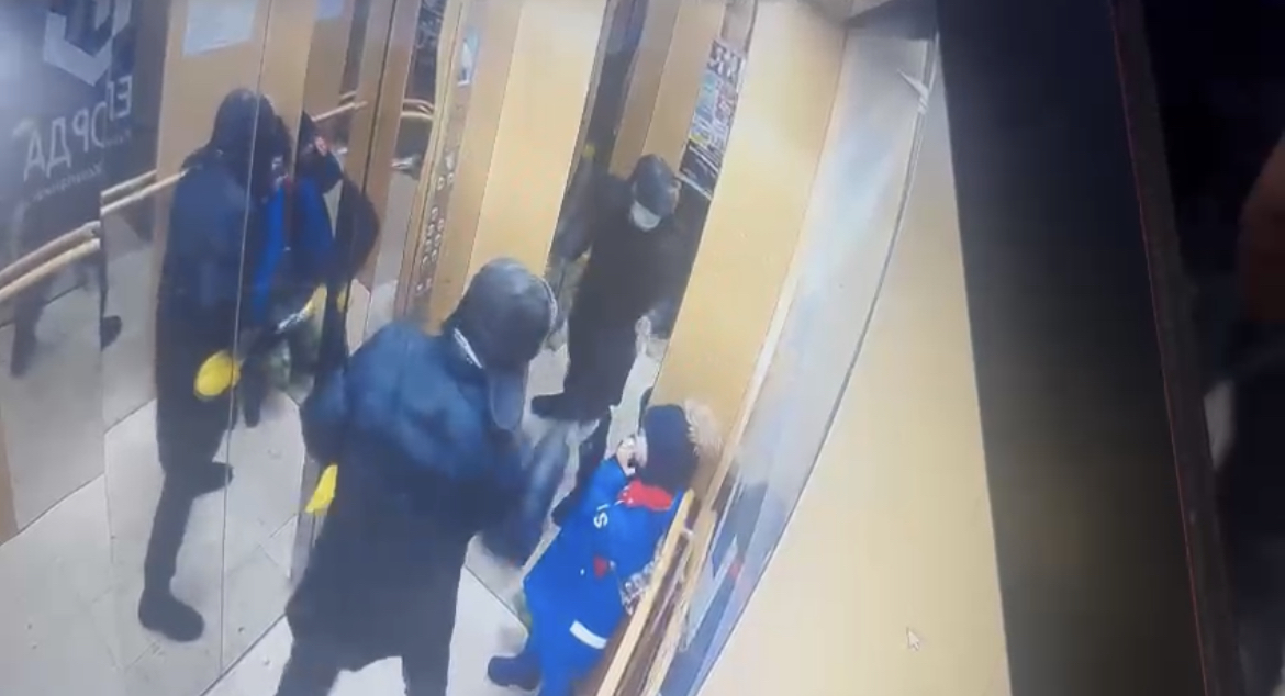 Подросток ранил ножом ребенка в одном из столичных ЖК