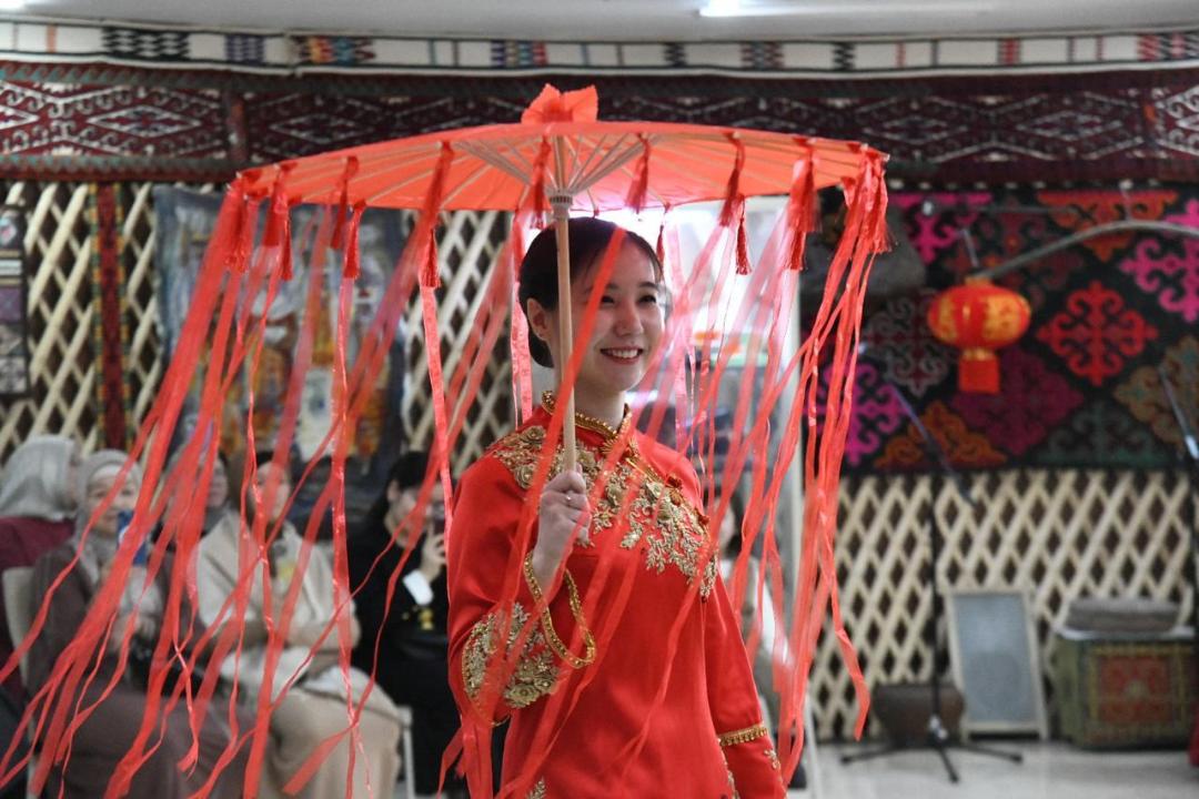 Древние традиции и современность: fashion-показ прошел в Астане