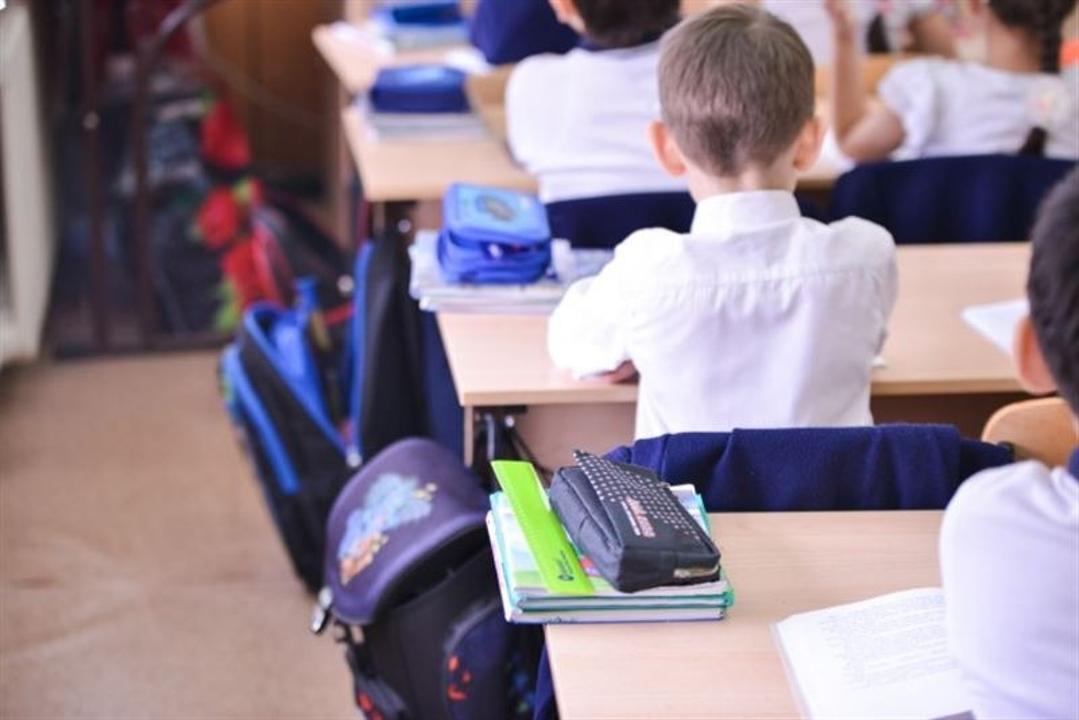 «Дорога в школу»: где принимают матпомощь для учащихся из малообеспеченных семей