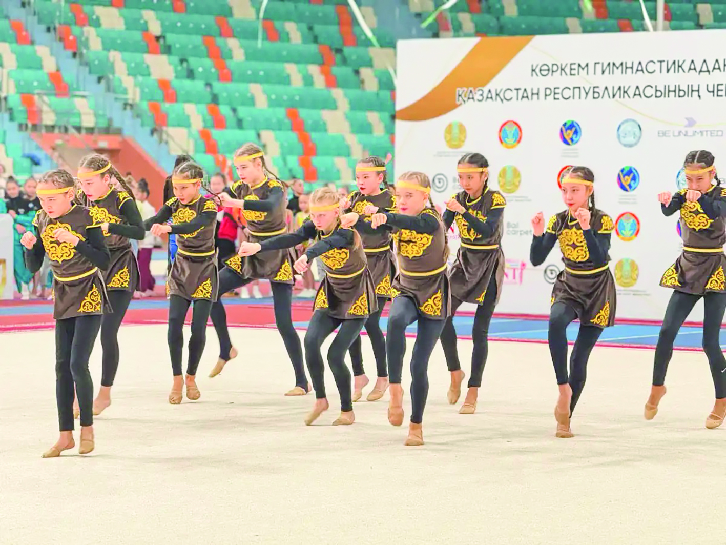 Гимнастки выходят на ковер