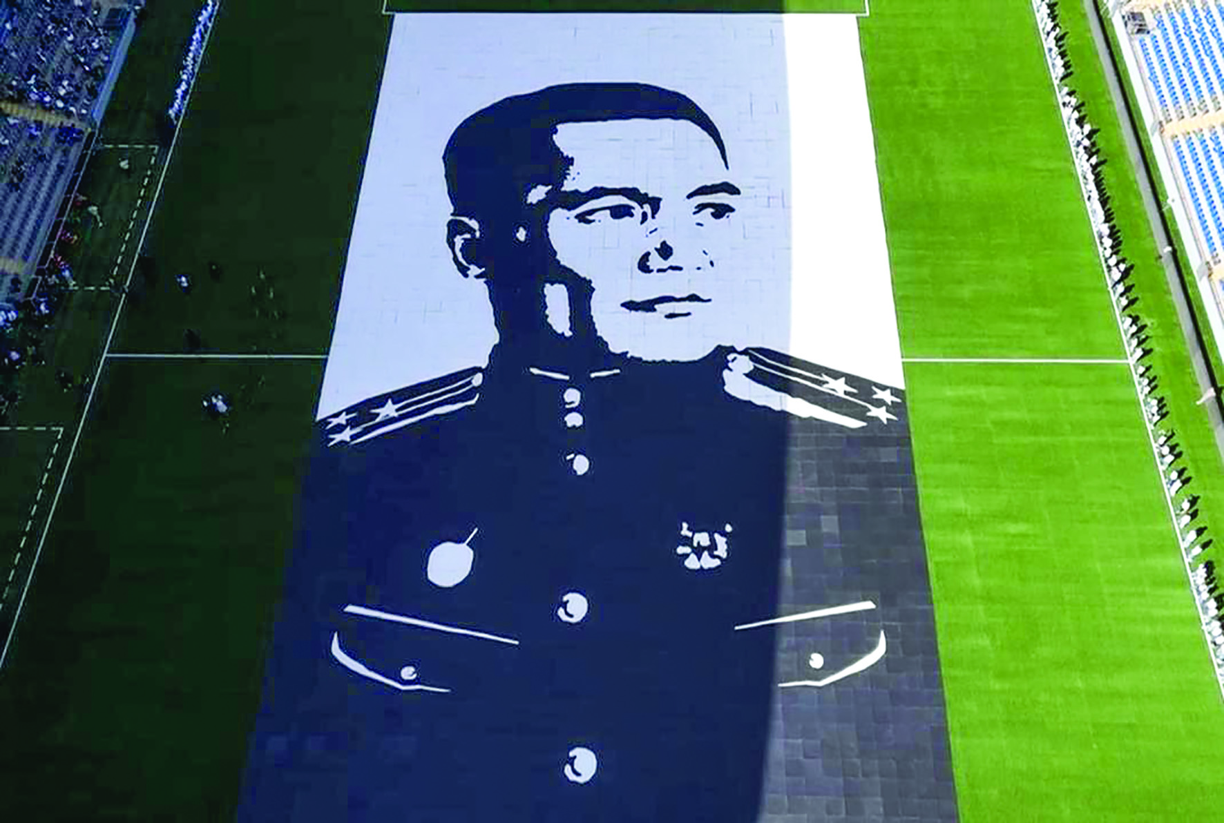 Портрет героя из сотен детских картин