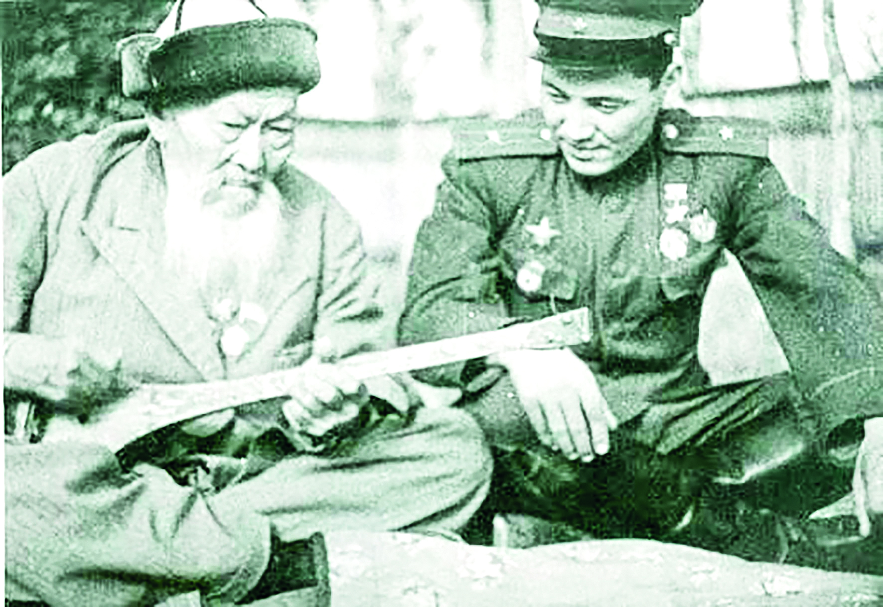 Поклонимся великим тем годам