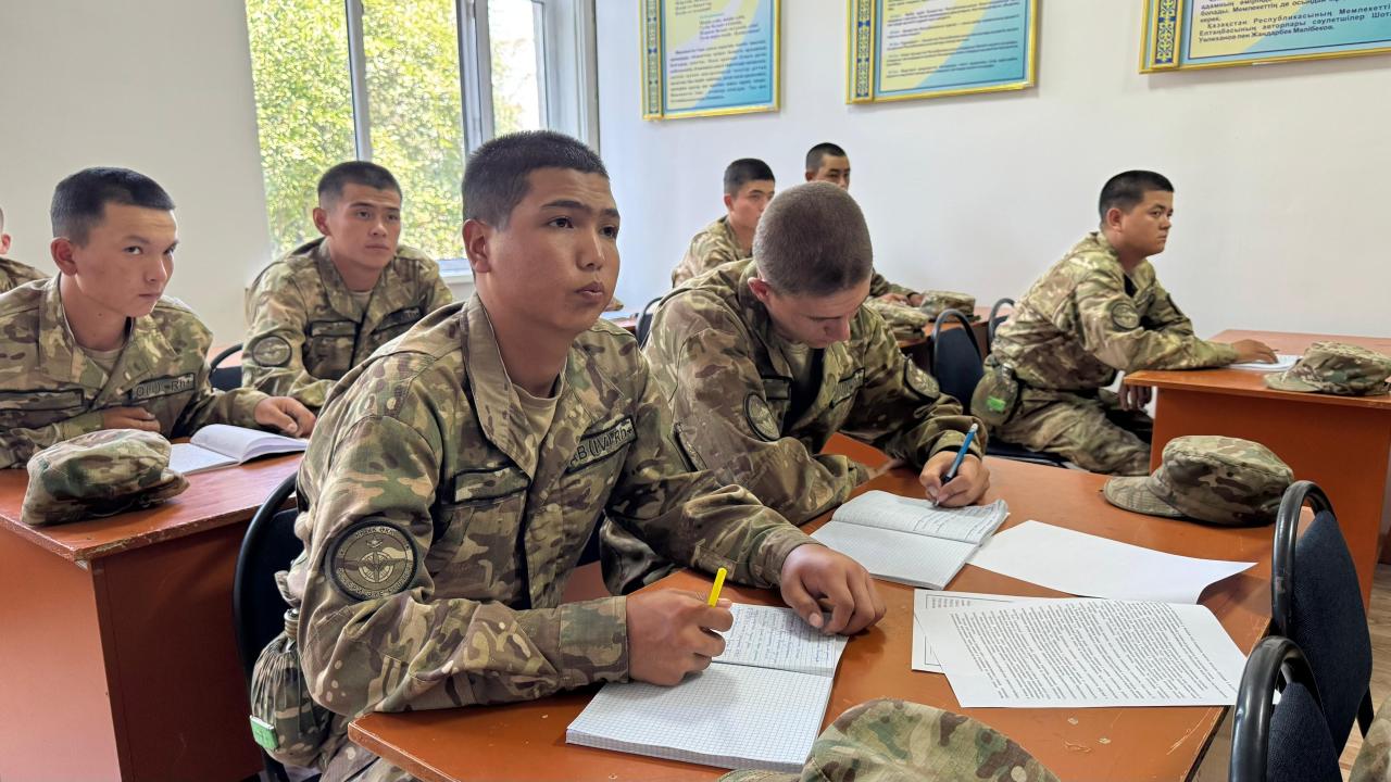 Новый формат срочной службы протестируют в Казахстане