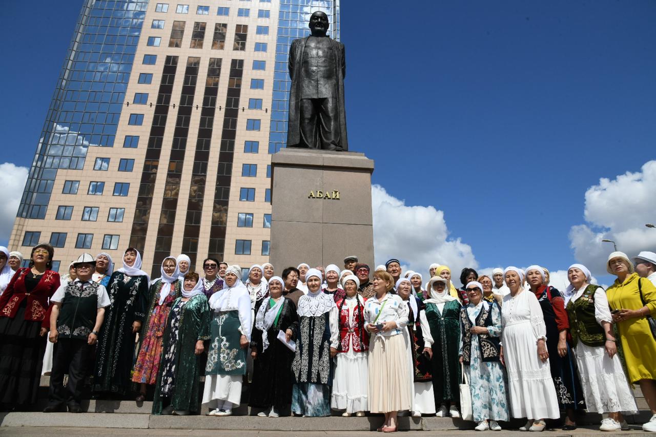 Стихи Абая звучат на улицах Астаны