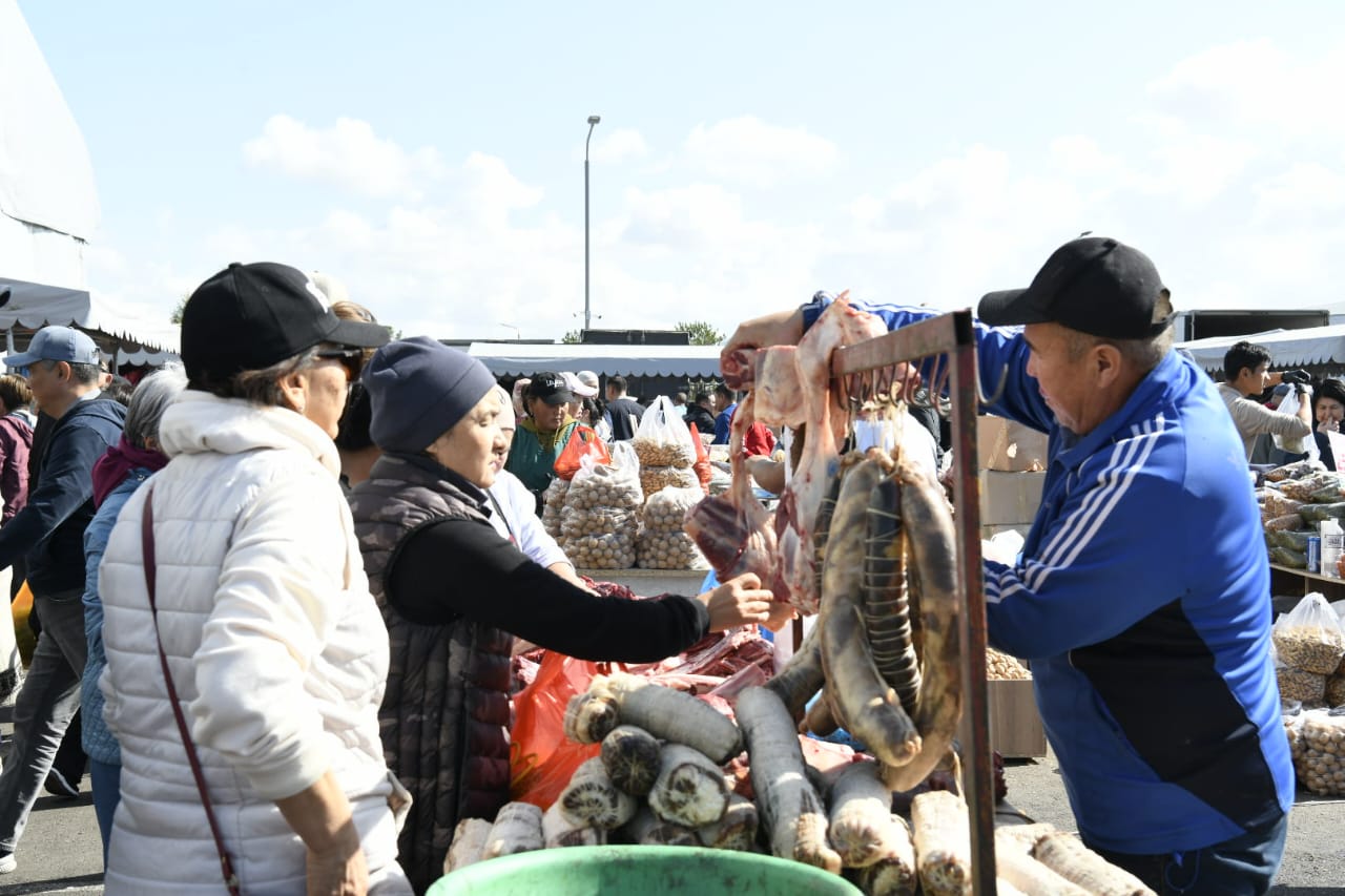 400 тонн фермерской продукции привезли на ярмарку в Астану
