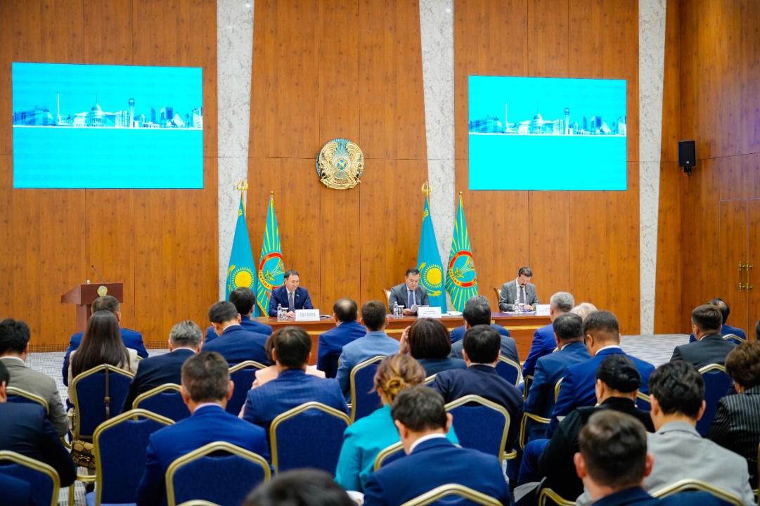 Астанчане обсудили с акимом Послание Президента