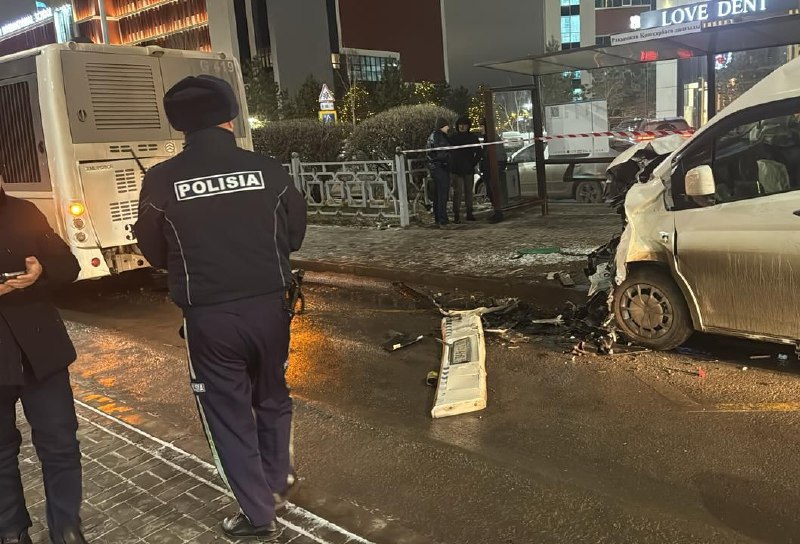 Два автобуса столкнулись в Астане. Есть погибший