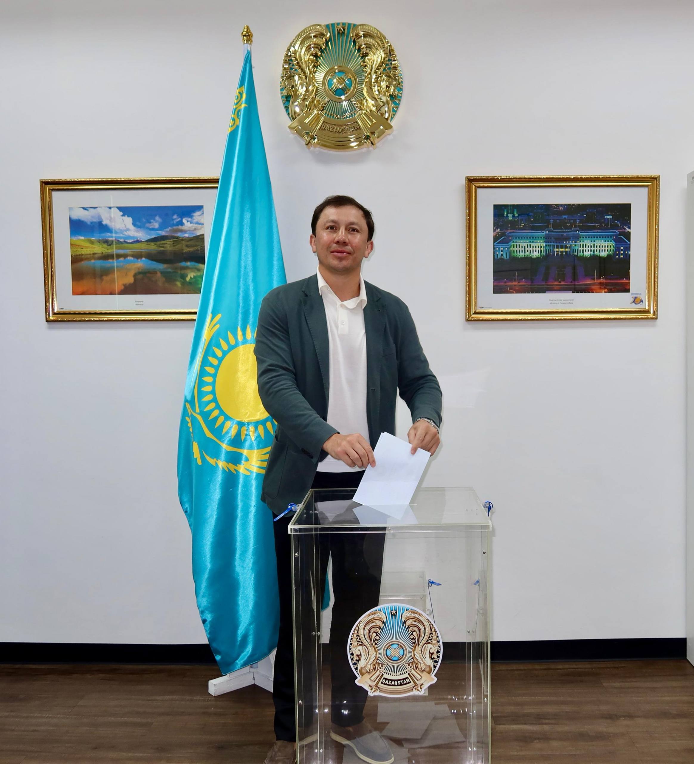 Геннадий Головкин проголосовал на избирательном участке в Бангкоке
