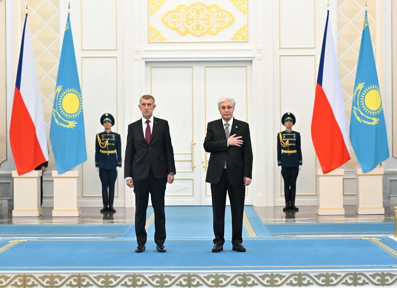 Премьер-министра Чехии встретили в Акорде