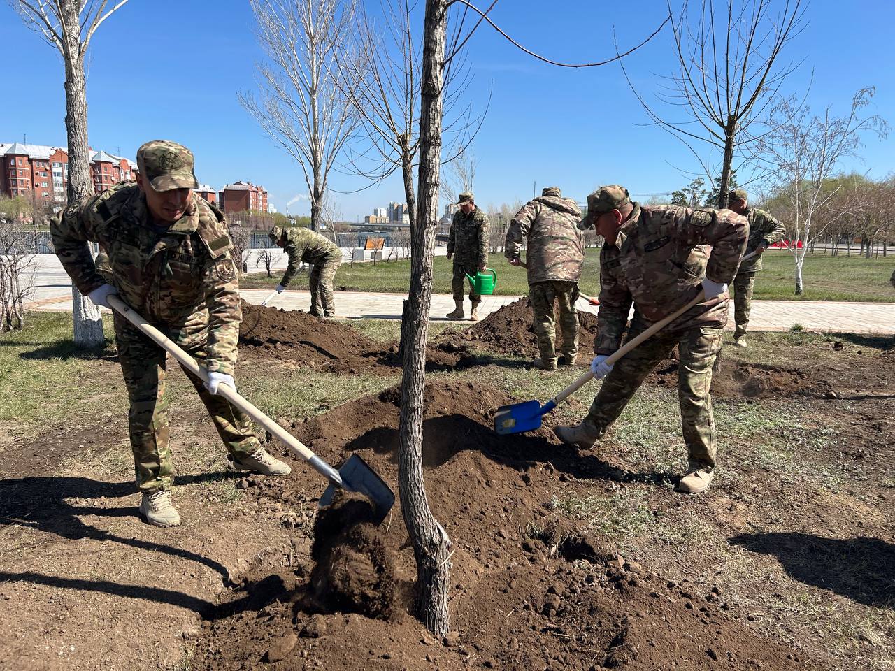 В строю и в деле: военнослужащие Сухопутных войск поддержали экологическую инициативу