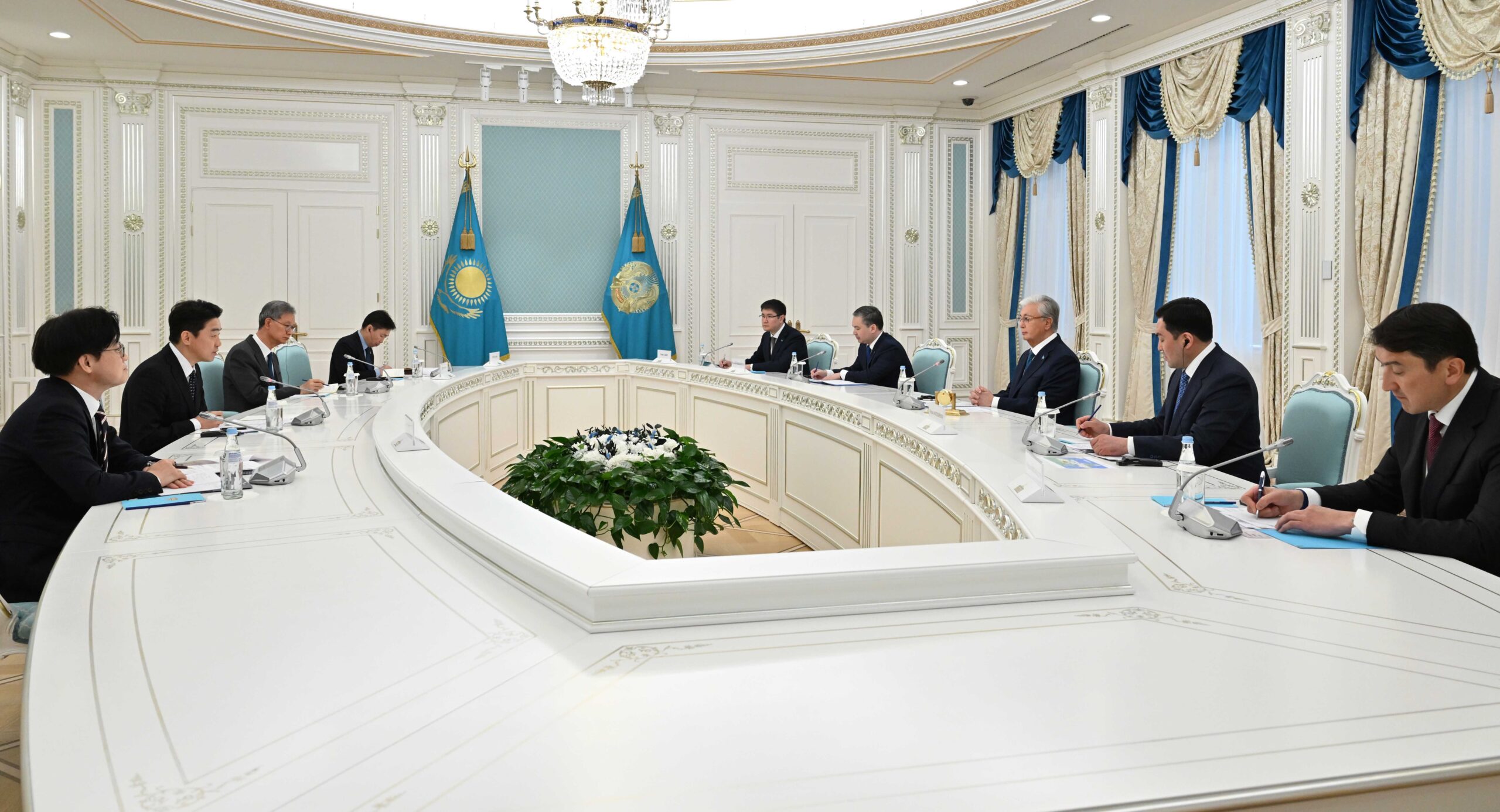 Президент Республики Корея пригласил Касым-Жомарта Токаева посетить Сеул