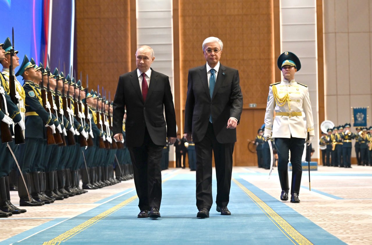 Владимира Путина торжественно встретили в Астане