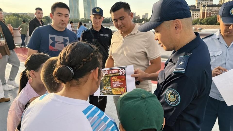 Полиция и городские службы провели профилактический рейд в Центральном парке Астаны