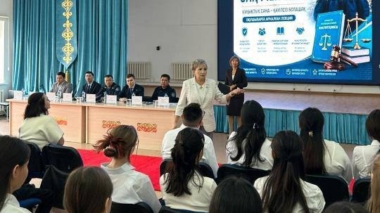 «Закон и порядок»: об интернет-угрозах рассказали подросткам в Астане