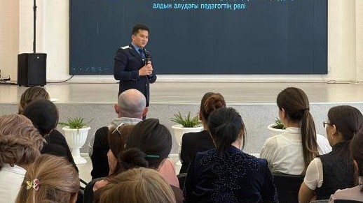 «Закон и порядок»: столичным учителям рассказали, как обезопасить детей от противоправных действий